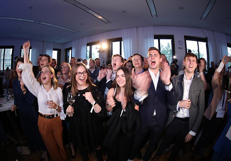 Landtagswahl in Bayern: Jubel auf CSU-Wahlparty am 08.10.2023, über dts Nachrichtenagentur