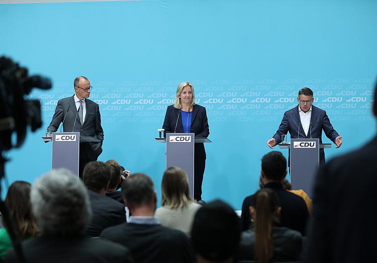 Friedrich Merz, Ines Claus, Boris Rhein am 09.10.2023, über dts Nachrichtenagentur