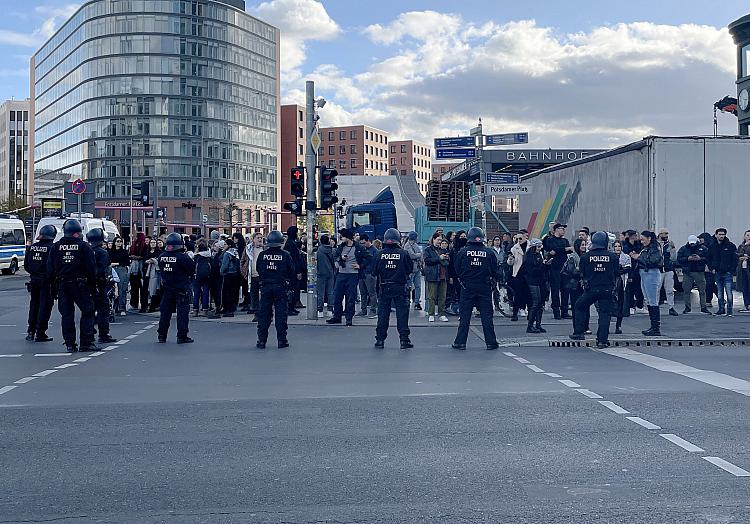 Gegendemo zu Pro-Israel-Demo am 22.10.2023, über dts Nachrichtenagentur