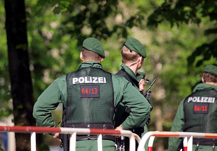 Polizisten an einer Absperrung (Archiv), über dts Nachrichtenagentur
