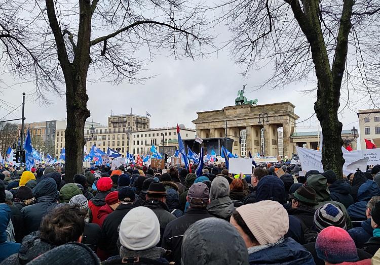 Demo gegen Waffenlieferungen im Februar 2023 in Berlin, via dts Nachrichtenagentur
