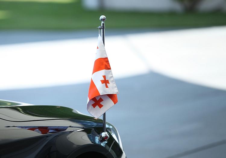 Auto mit Fahne von Georgien (Archiv), über dts Nachrichtenagentur