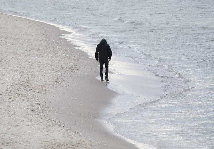 Mann am Strand, über dts Nachrichtenagentur