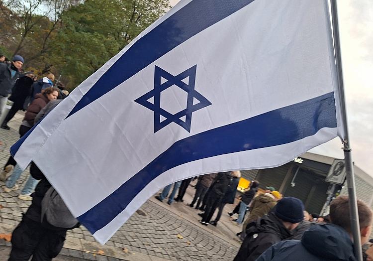 Israelische Fahne auf Pro-Israel-Demo (Archiv), via dts Nachrichtenagentur