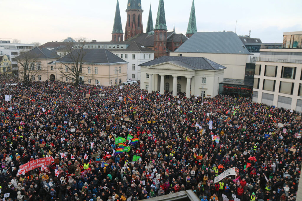 Demonstration in Oldenburg: 17.000 Menschen für Demokratie