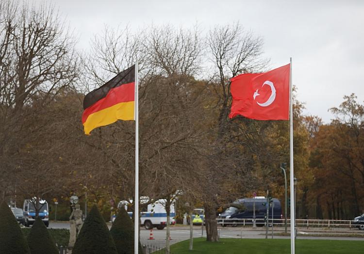 Fahnen von Deutschland und der Türkei (Archiv), via dts Nachrichtenagentur