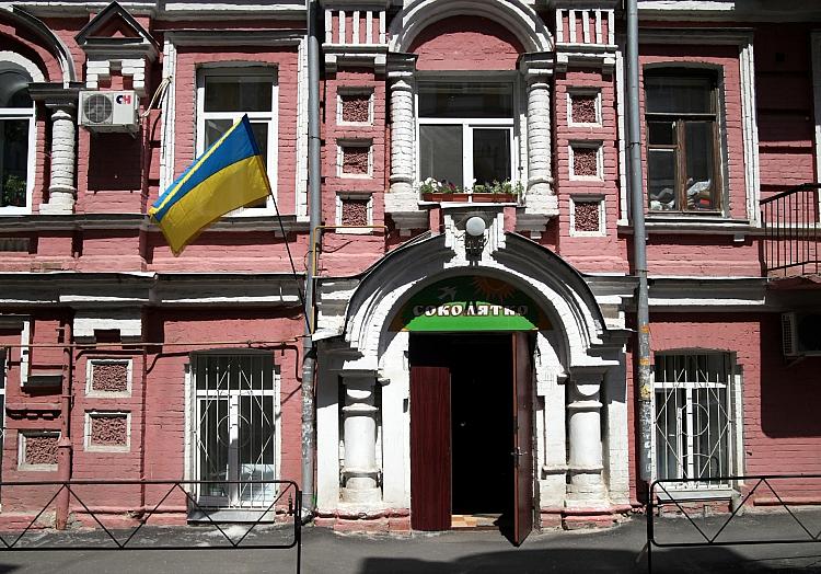 Haus in Kiew mit urkainischer Flagge (Archiv), via dts Nachrichtenagentur