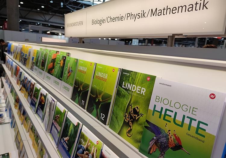 Schulbücher für Naturwissenschaften (Archiv), via dts Nachrichtenagentur