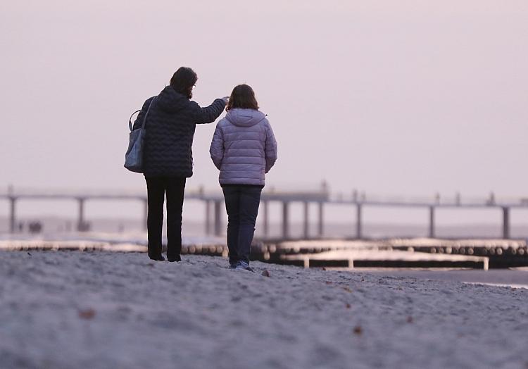 Frauen am Strand (Archiv), via dts Nachrichtenagentur
