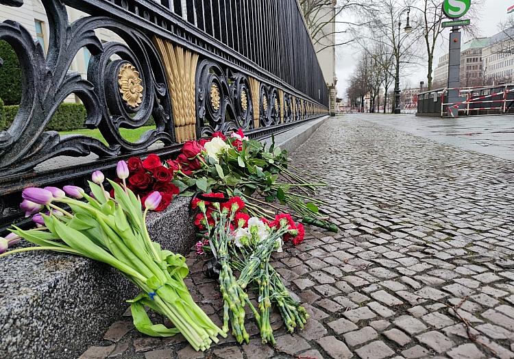 Beileidsbekundungen vor der russischen Botschaft in Berlin am 23.03.2024, via dts Nachrichtenagentur