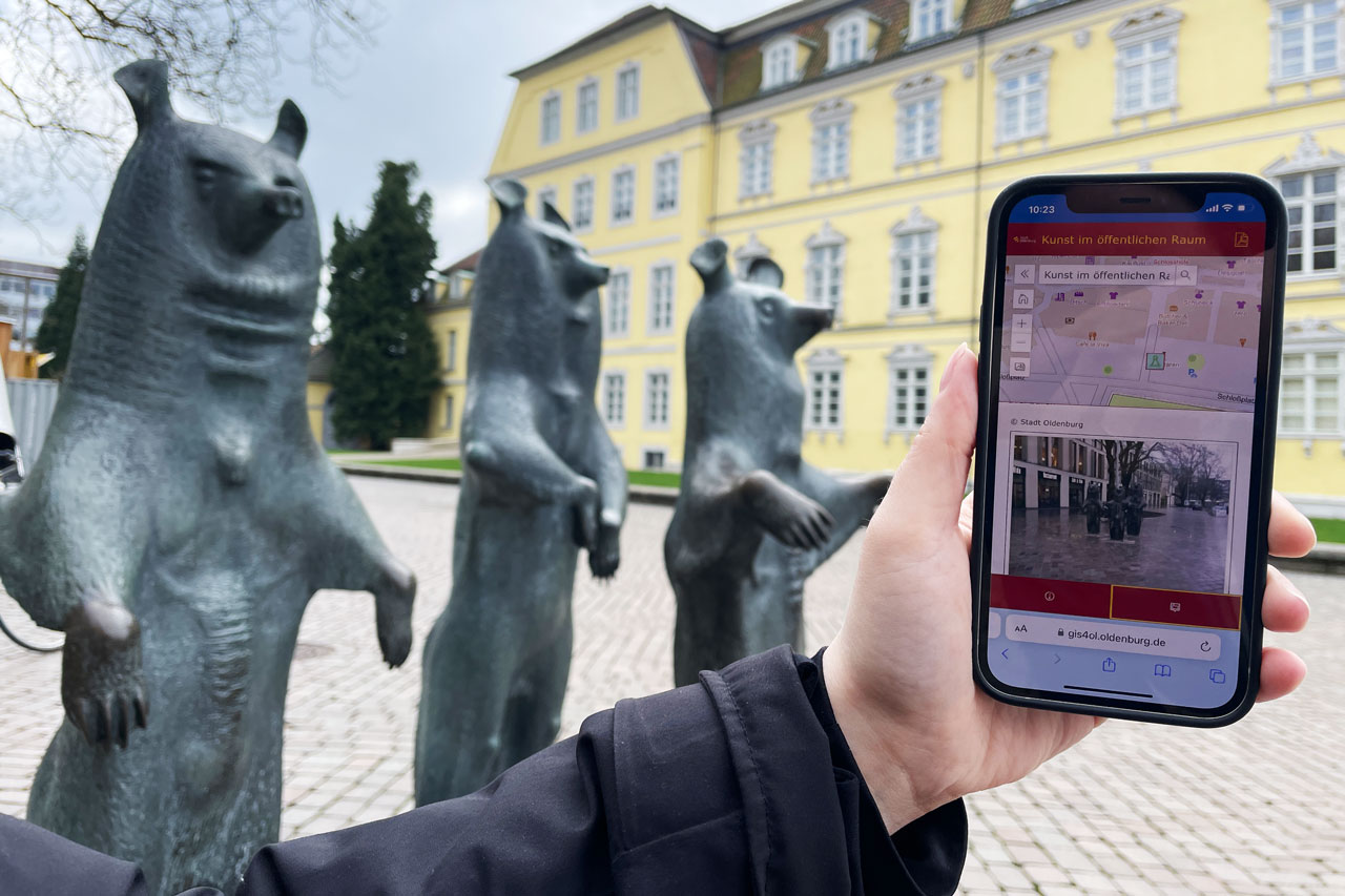 Informationen über die drei Bären auf dem Schlossplatz und etwa 220 andere Kunstwerke in der Stadt gibt es in der neuen Web-Applikation.