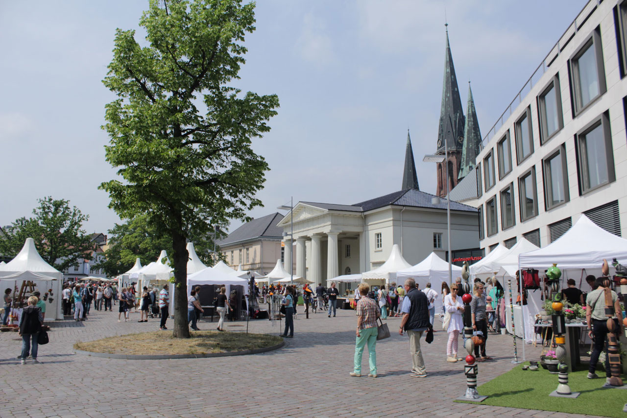 88 Kunsthandwerker/innen werden in diesem Jahr auf dem Nikolaimarkt ausstellen.