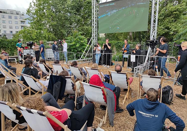 Public Viewing im Berliner Biergarten BRLO (Archiv), via dts Nachrichtenagentur