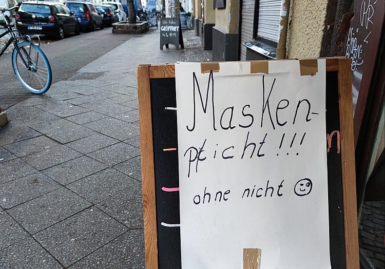 Hinweis auf Maskenpflicht (Archiv), via dts Nachrichtenagentur