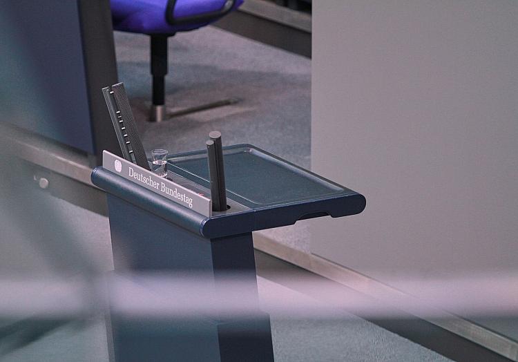 Rednerpult im Deutschen Bundestag (Archiv), via dts Nachrichtenagentur