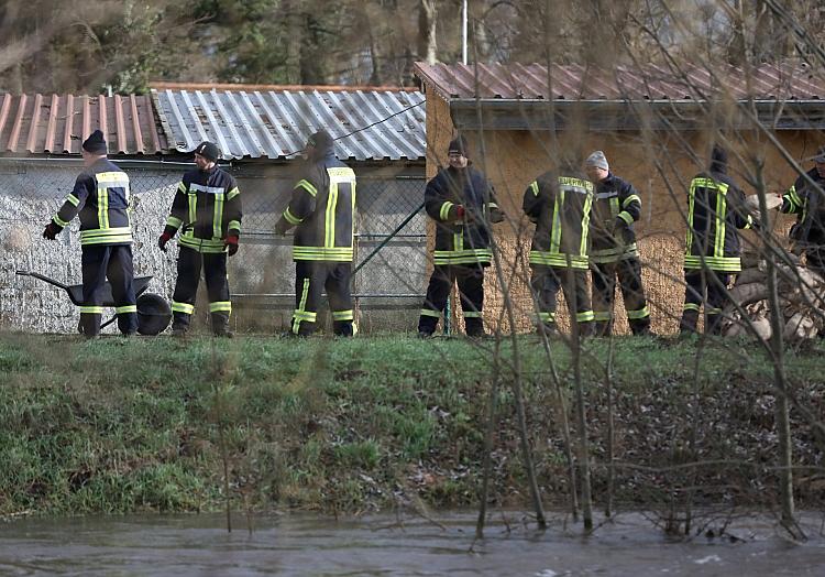 Feuerwehr bei einer Hochwasserlage (Archiv), via dts Nachrichtenagentur