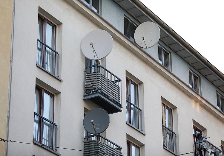 Satellitenschüssel an Wohnhaus (Archiv), via dts Nachrichtenagentur