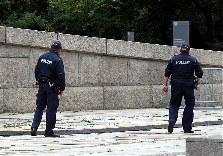 Polizei vor dem Bundestag (Archiv), via dts Nachrichtenagentur