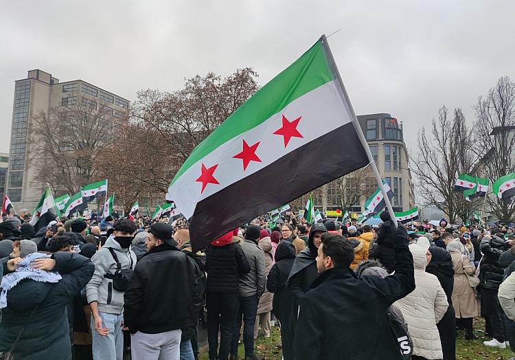 Syrer in Deutschland feiern den Sturz von Assad in Syrien am 08.12.2024, via dts Nachrichtenagentur
