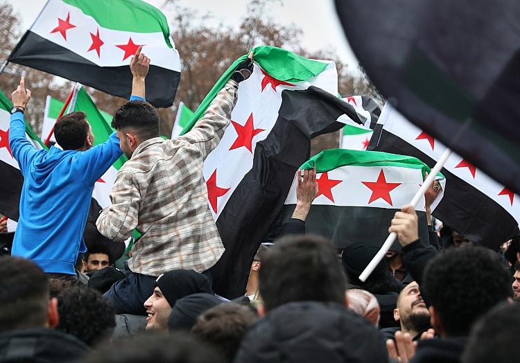 Syrer in Deutschland feiern den Sturz von Assad in Syrien am 08.12.2024, via dts Nachrichtenagentur
