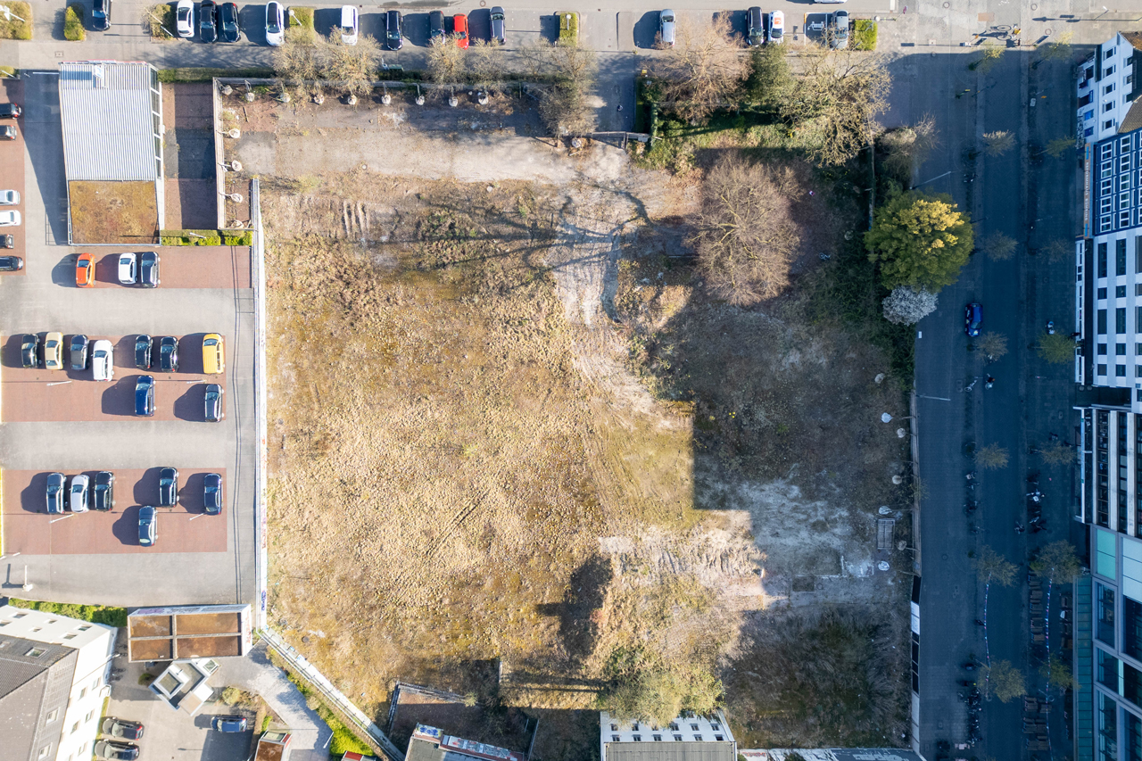 Vogelperspektive: Das von der 91er Straße und Heiligengeiststraße umrahmte Gelände soll ab Juli neues Leben erhalten. Bereits im Mai startet die Nutzung durch die Oldenburger Stadtgärten.