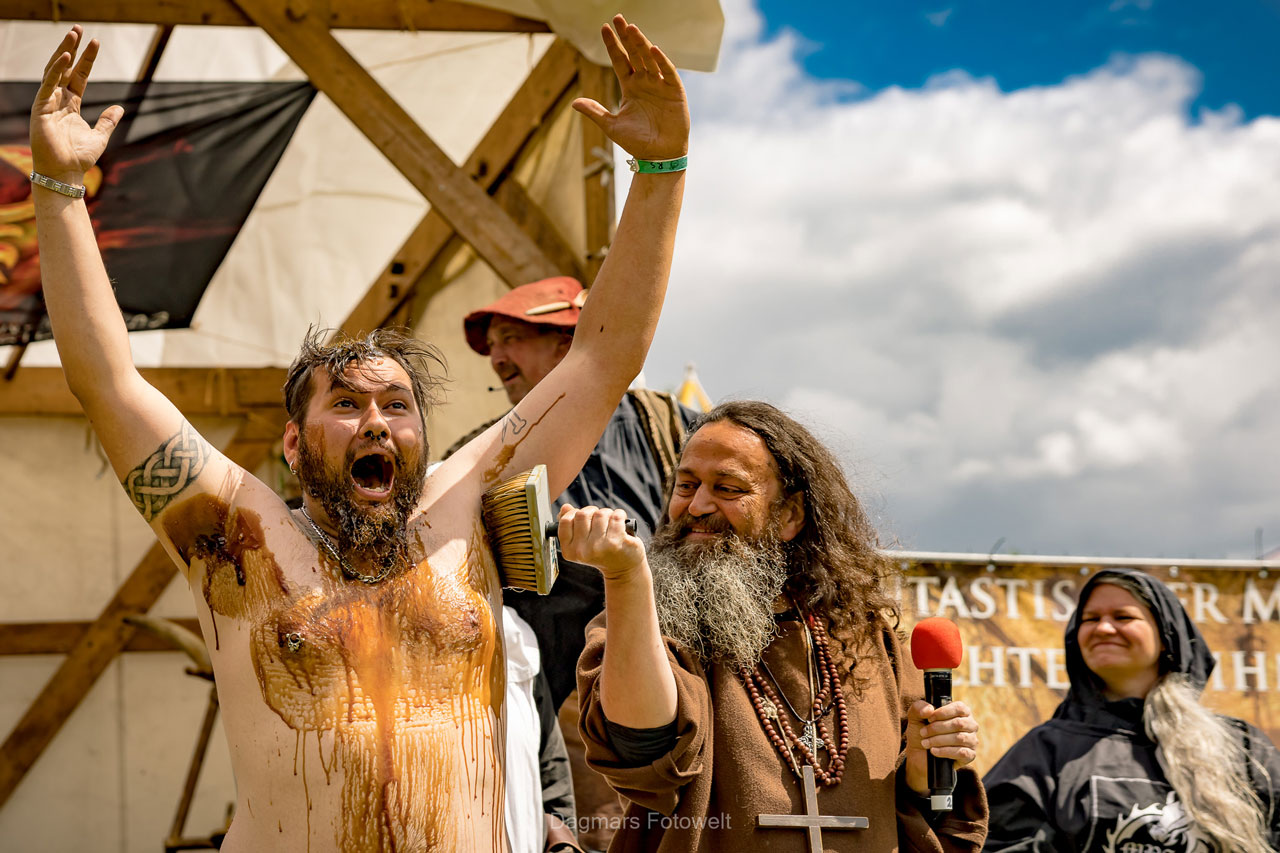 Das Mittelalterlich Phantasie Spectaculum ist vom Donnerstag, 29. Mai, bis zum Sonntag, 1. Juni, in Rastede zu Gast. Livemusik, Marktplatz, Gaukler, Ritterspiele und ein Heerlager bieten Unterhaltung für alle Generationen.