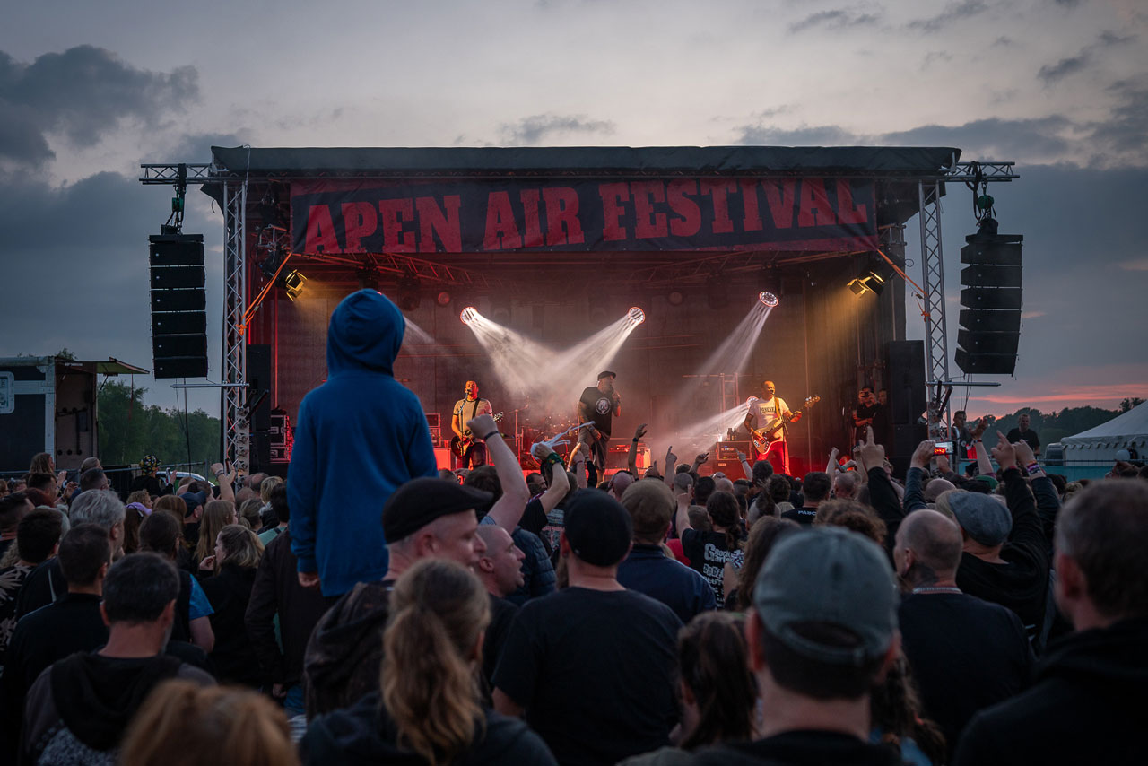 Das „Apen Air Festival” im Landkreis Ammerland feiert am Samstag, 24, Mai 2025, sein zehntes Jubiläum. Auf dem Gelände am Lonnenweg spielen ab 13 Uhr 25 Bands.