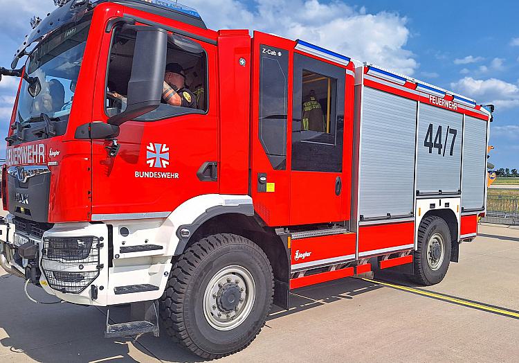 Großbrand bei Recyclingfirma in Hatten-Munderloh führt zu Vollsperrung der A28