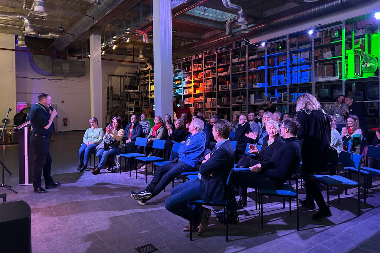 Klartext Digital: OCM & TECI_OL bieten in Oldenburg Themenabende und Familientag für mehr digitale Alltagssicherheit.