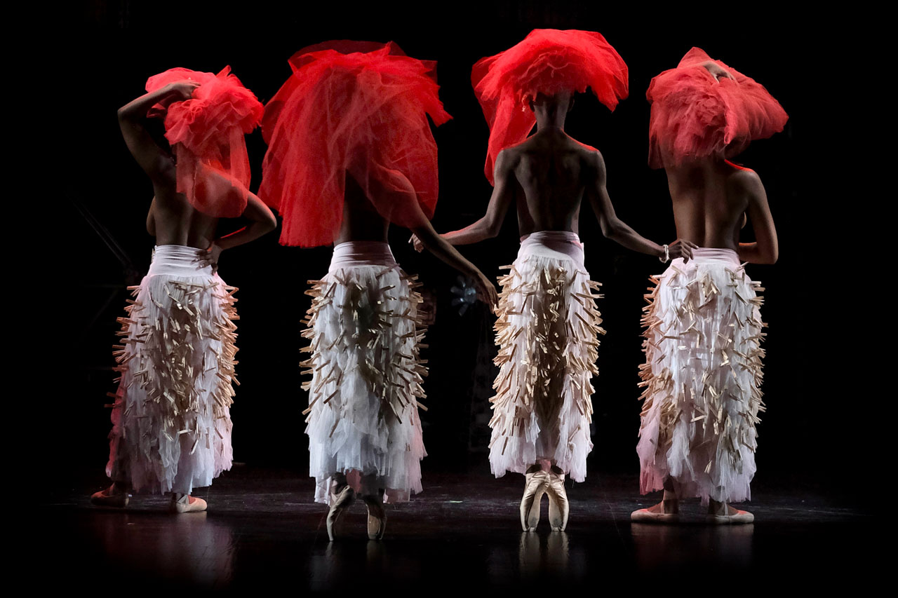 Die südafrikanische Choreografin und Tänzerin Mamela Nyamza gastiert mit ihrem Ensemble am Samstag, 17. Mai, um 18.30 Uhr und am Sonntag, 18. Mai, um 18 Uhr bei den Internationalen Tanztagen Oldenburg.