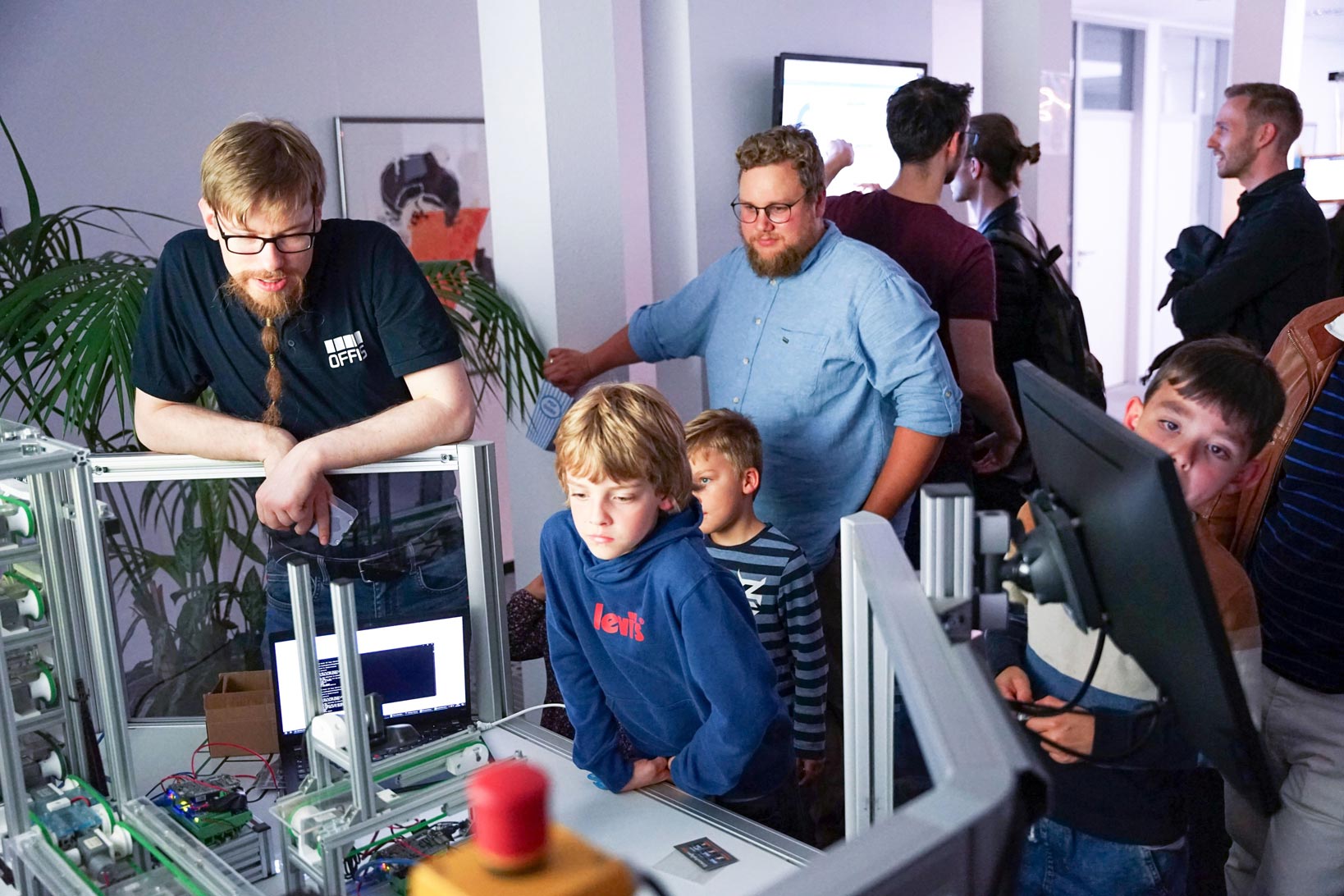 Die „Lange Nacht der Digitalisierung“ lockt Schüler/innen, Student/innen, Familien und alle anderen Interessierten an.