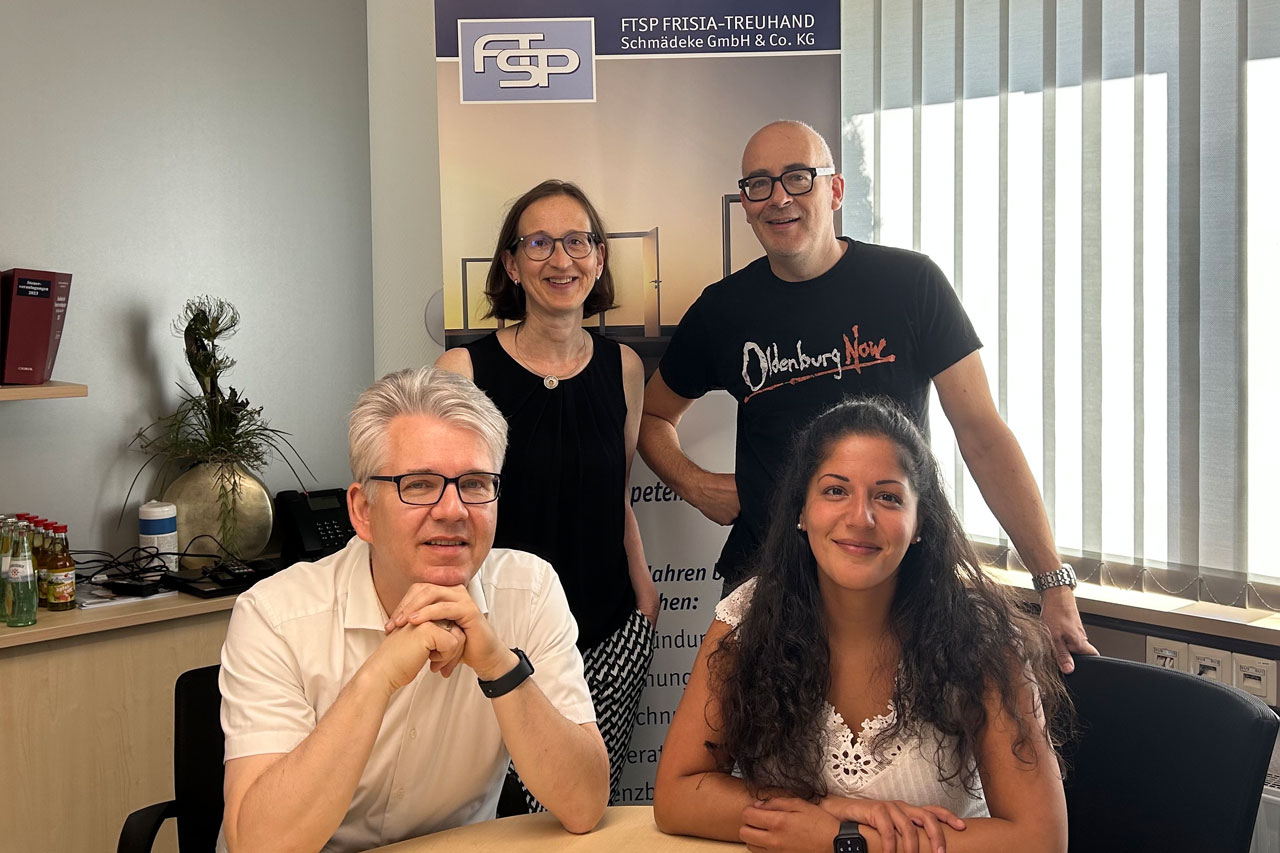 Geschäftsführer Michael Schmädeke, Geschäftsführerin Nicole Fischer, Festivaldirektor Torsten Neumann, Finanzbuchalterin Sadaf Kabriri