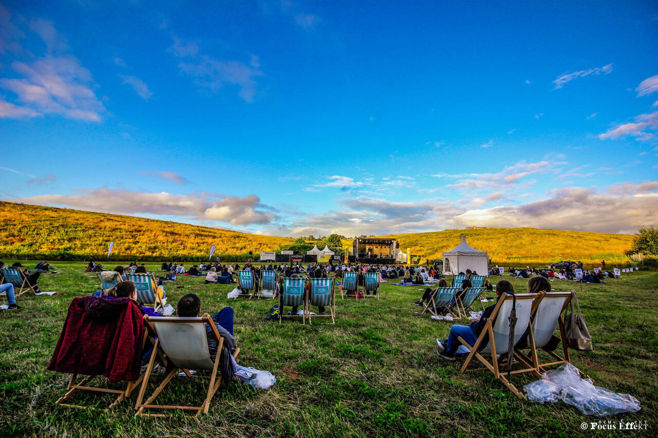 Die Picknick-Konzerte am Osternburger Utkiek erwiesen sich bereits zu den Premieren in den Jahren 2020 und 2021 als beliebter Treffpunkt für Fans von Live-Musik und kulinarische Leckereien in entspannter Atmosphäre.