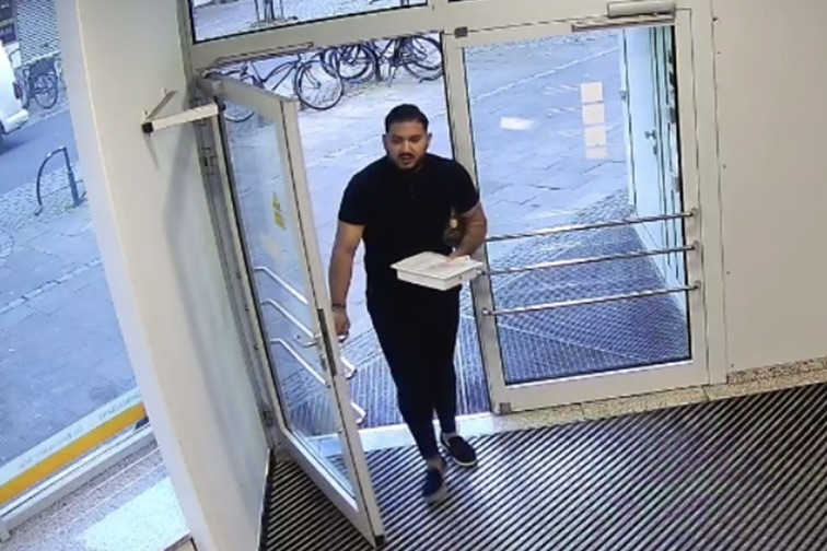 Polizei fahndet nach mutmaßlichem Betrüger, der in Oldenburg fast 19.000 Euro abgehoben haben soll.