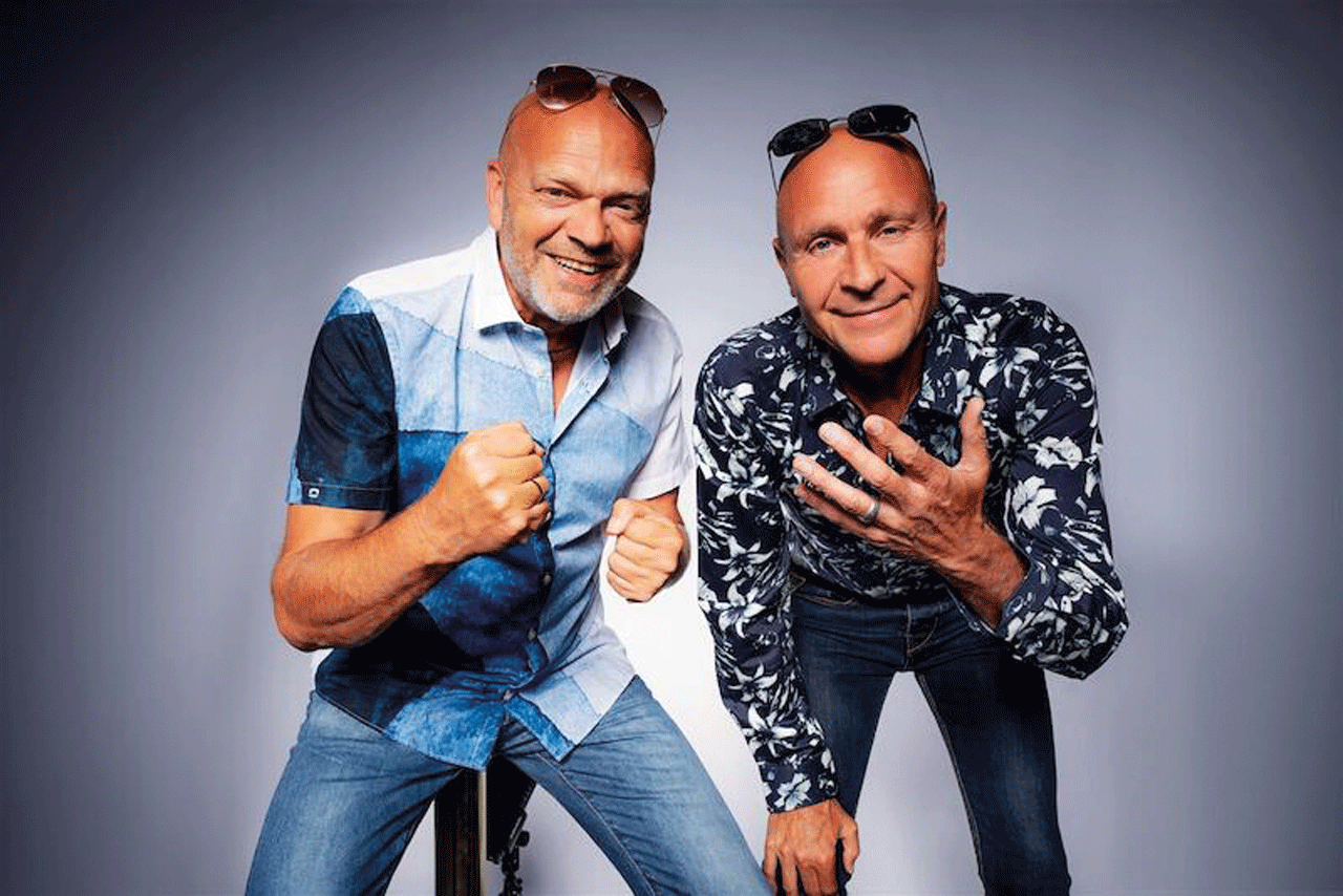 Das Duo „die feisten“ lädt am Freitag, 15. August und Samstag, 16. August, jeweils um 19.30 Uhr zu ihrem musikalisch-amüsanten „Familienfest!“ im Park der Gärten in Bad Zwischenahn ein.