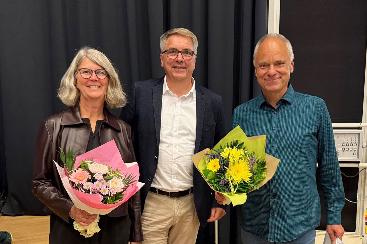 Sitzen ab sofort wieder im Rat der Stadt Oldenburg: Susanne Menge und Kurt Bernhardt (rechts) wurden in der Ratssitzung am 25. August 2025 von Oberbürgermeister Jürgen Krogmann verpflichtet.
