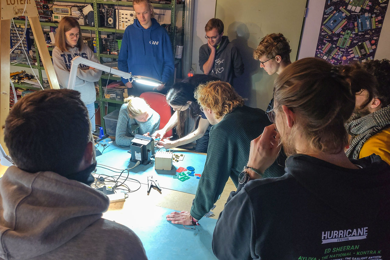 Der Verein Kreativität trifft Technik eröffnet im Mainframe Oldenburg ein neues Bildungsangebot: das „Jugend hackt Lab“.