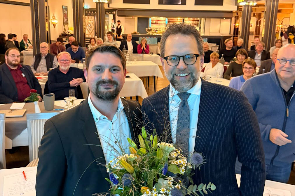 Niklas Howard, Kreisvorsitzender der CDU, und Jascha Rohr, Oberbürgermeisterkandidat, bei der Aufstellungsversammlung.