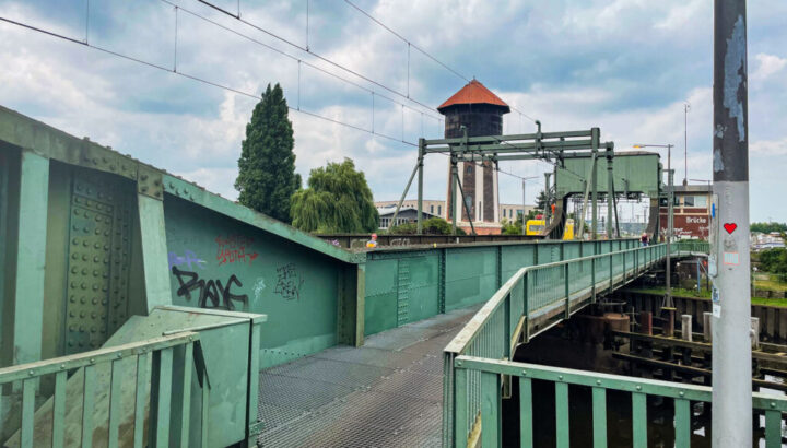 eisenbahnklappbruecke-oldenburg