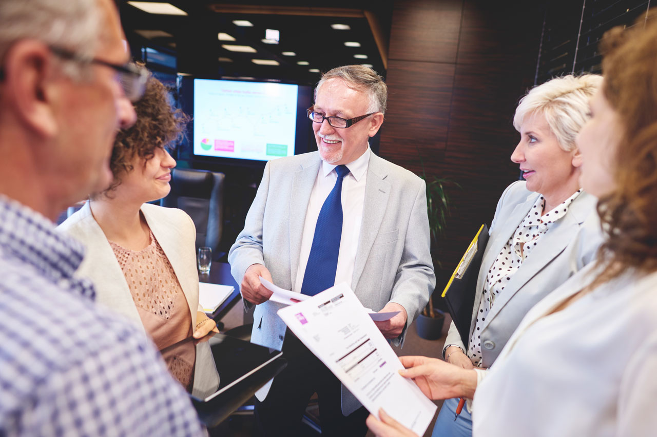 Ein wirksames Compliance-System besteht nicht aus einer Sammlung lose verteilter Dokumente, sondern aus einem aufeinander abgestimmten Gefüge von Leitlinien, Prozessen, Kontrollen und Kommunikationswegen.