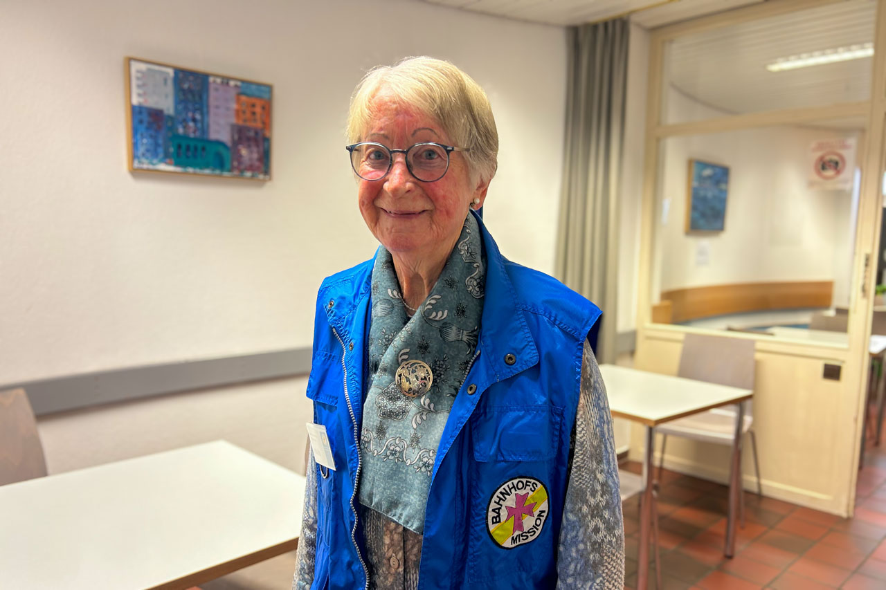 Hulda Meyer ist Oldenburgerin des Monats. Ihr Ehrenamt bei der Bahnhofsmission steht für gelebte Hilfe – und großen Bedarf.