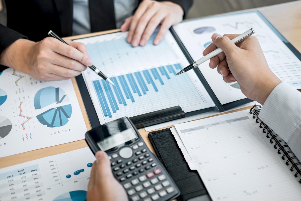 Die Umstellung von manuellen Prozessen auf digitale Buchhaltungssoftware verändert Arbeitsabläufe in Unternehmen grundlegend.