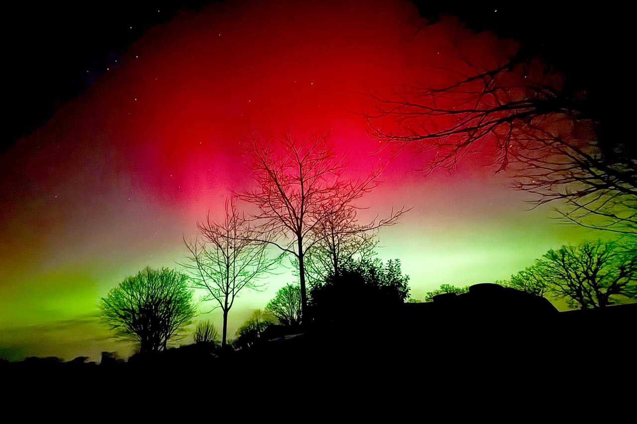 Polarlichter über Wiefelstede: Die farbigen Lichtschleier waren mit bloßem Auge nur schwach zu erkennen – auf Fotos zeigten sie sich deutlich intensiver.