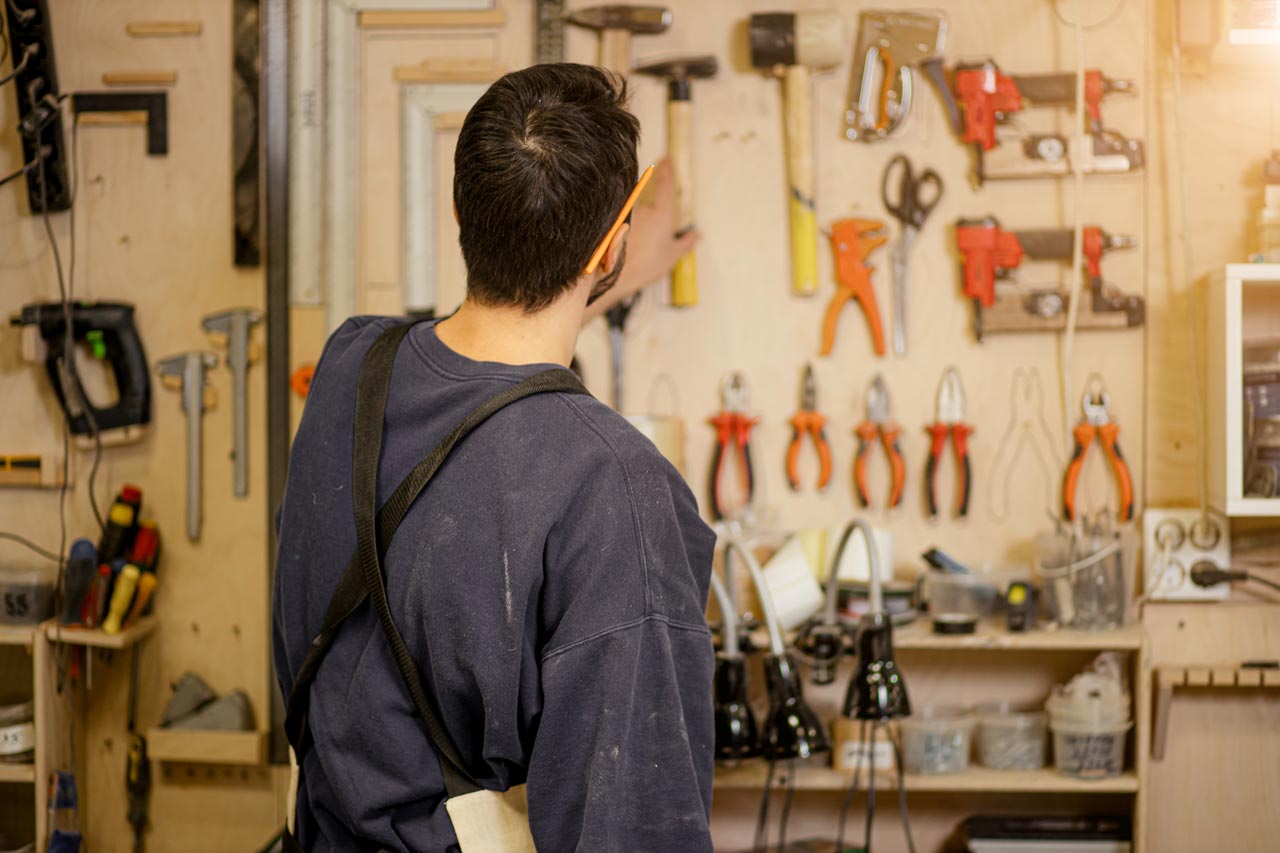 Handwerker können ihre Dienstleistungen über Online-Plattformen anbieten und so einen größeren Kundenkreis erreichen.