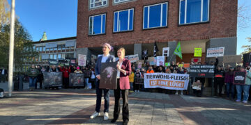 Demonstration vor dem Schlachthofprozess in Oldenburg.