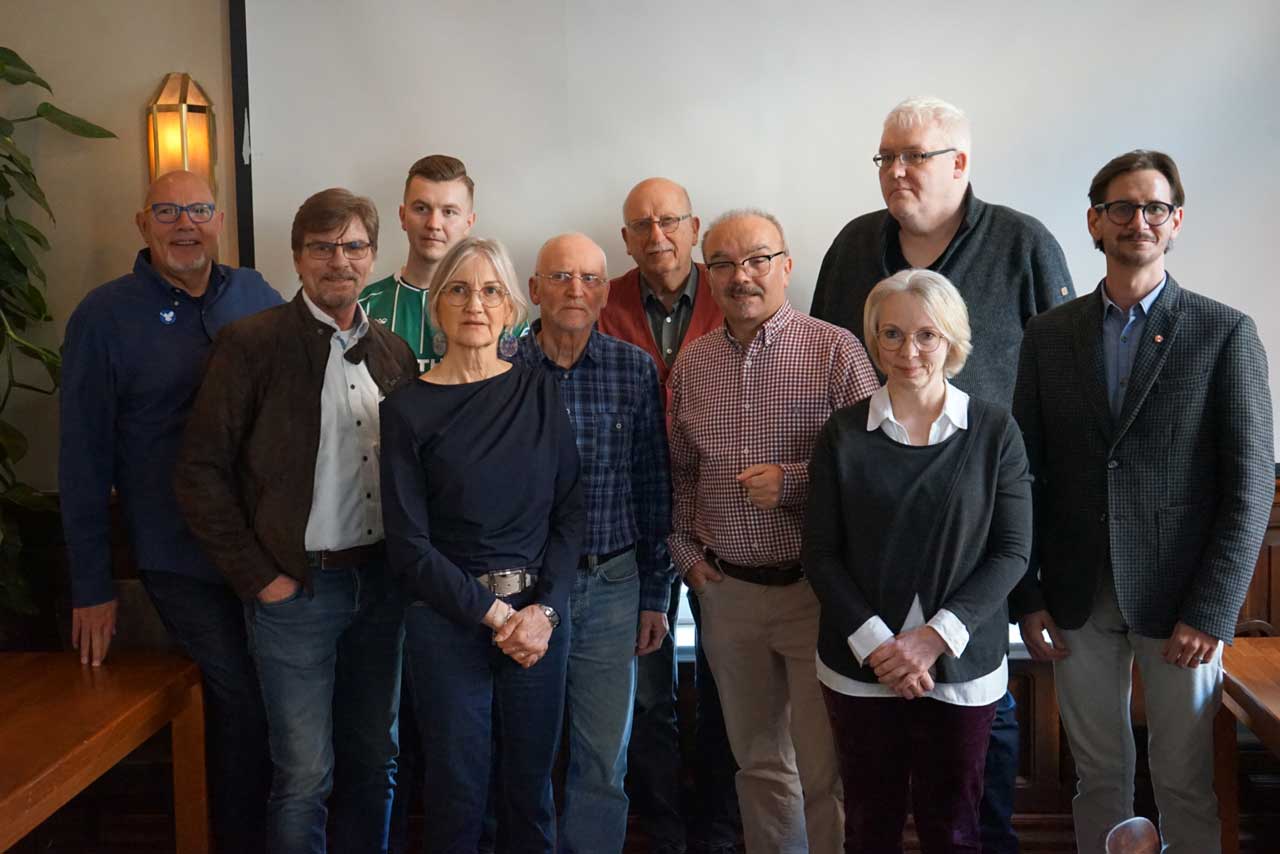 Kandidaten auf dem Foto v.l.n.r.: Thomas Wissmann, Helmut Cordes, Steffen Schumann, Iris Klimmek-Ogoo, Heinz Reinmold, Hans-Henning Adler, Holger Onken, Anette Meyburg, Gerrit Krull, Marvin Gräfing.