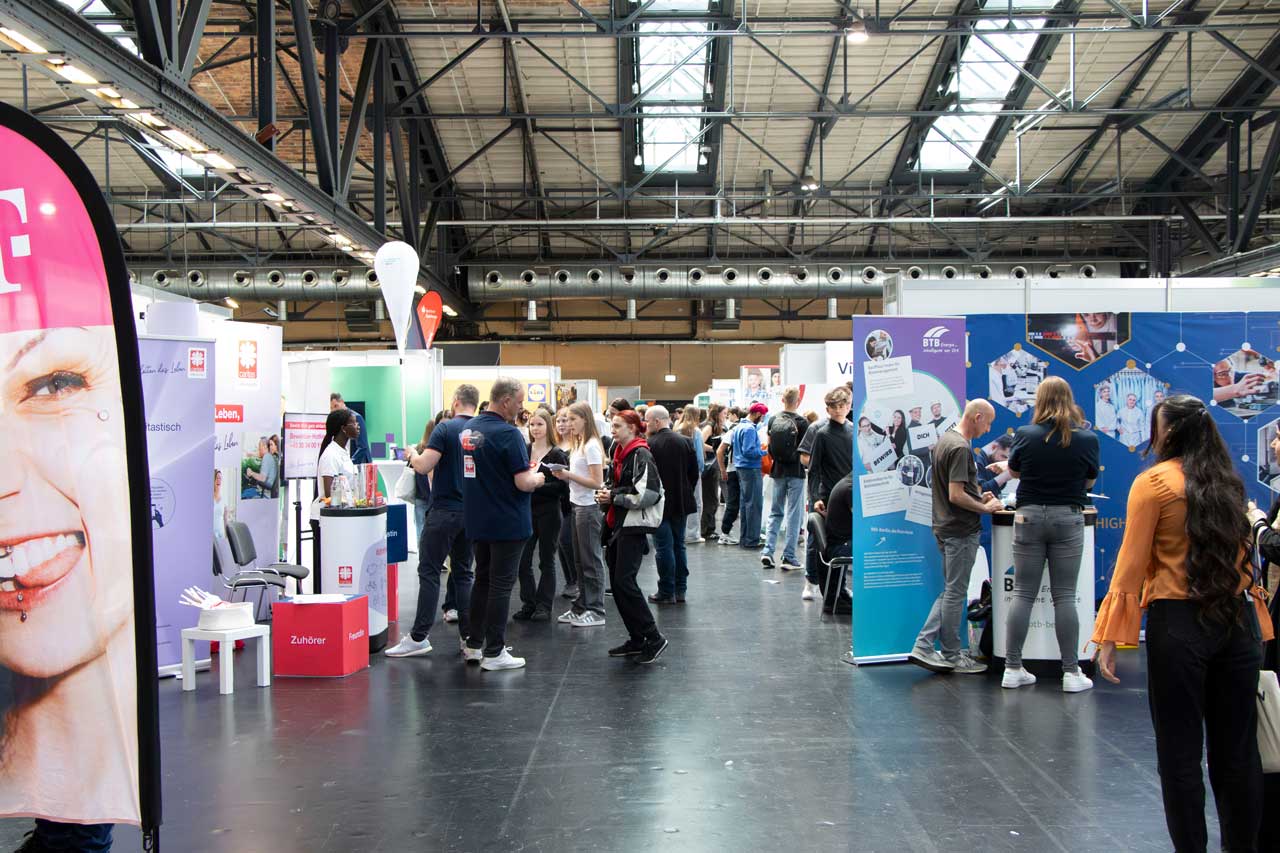 Berufsmesse in Oldenburg: 111 Aussteller in Weser-Ems-Halle.