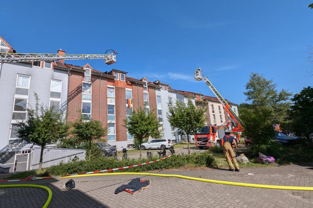 Dachstuhlbrand in Kreyenbrück: Stadt sucht Unterkünfte für Betroffene