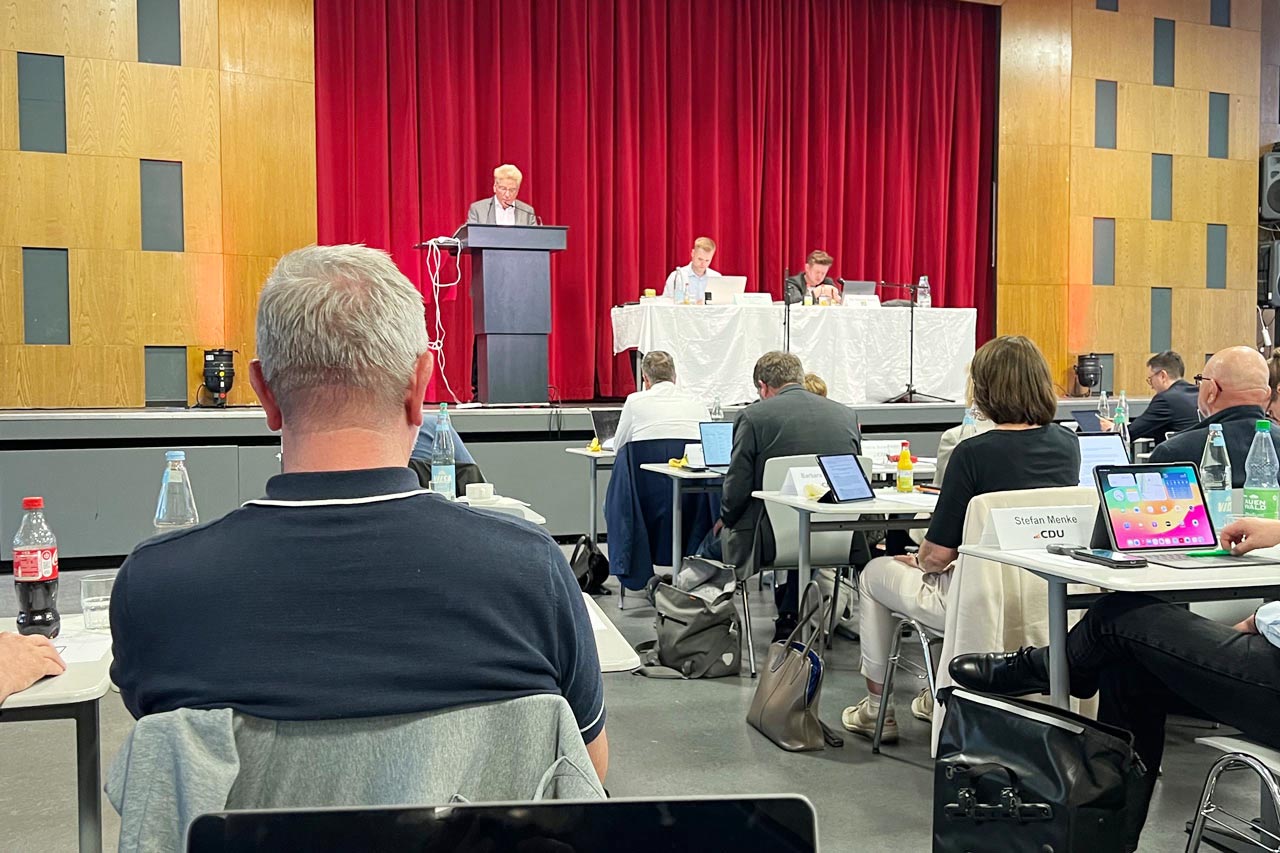 Einwohner fragen – Politiker antworten. Die Regeln für die Einwohnerfragestunde im Oldenburger Rat sollen nach der Sitzung in der Cäcilienschule auf den Prüfstand.