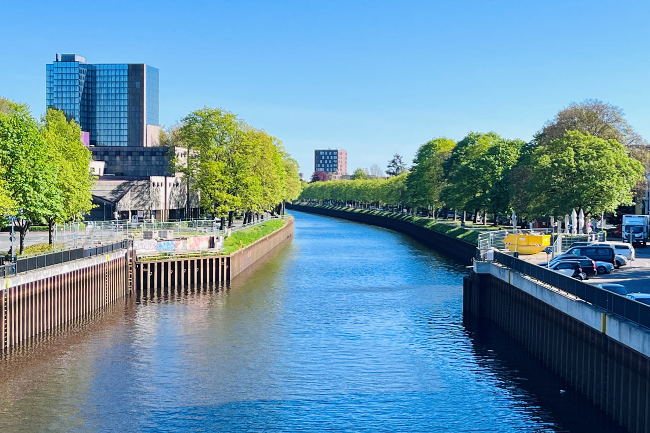 Hier klafft weiterhin eine Lücke. Ein Neubau der Cäcilienbrücke ist noch nicht absehbar.
